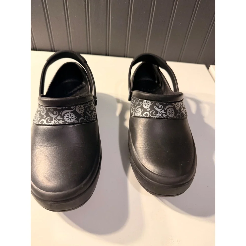 Crocs women size 7 clogs black floral detail